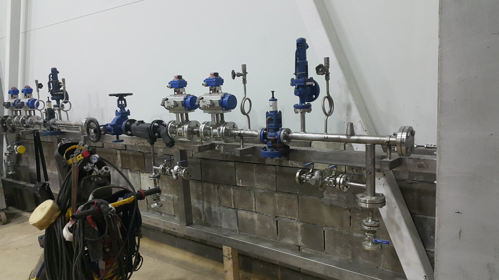 قبل - صمام بدون عزل