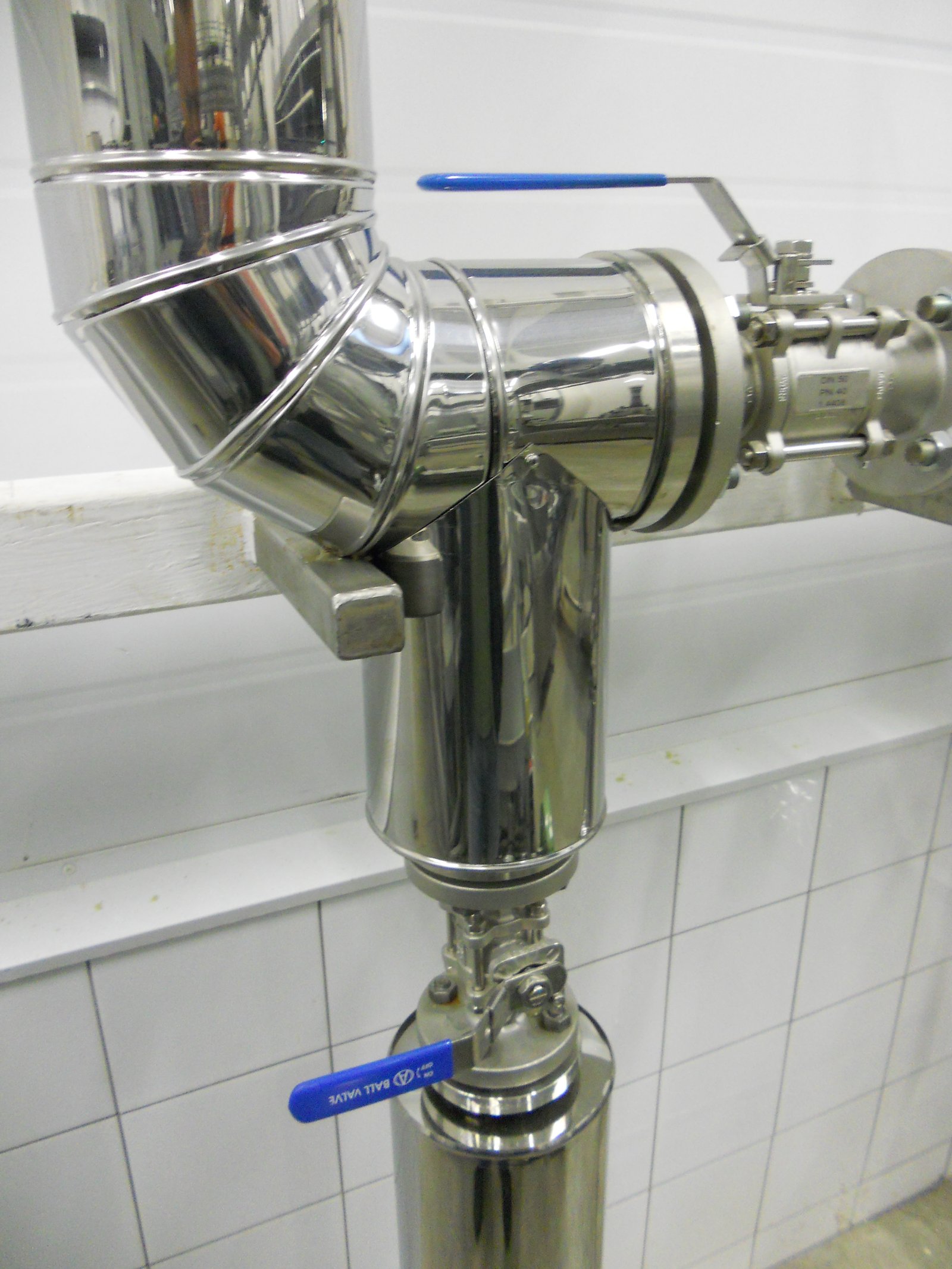 غلاف واقي للأنابيب