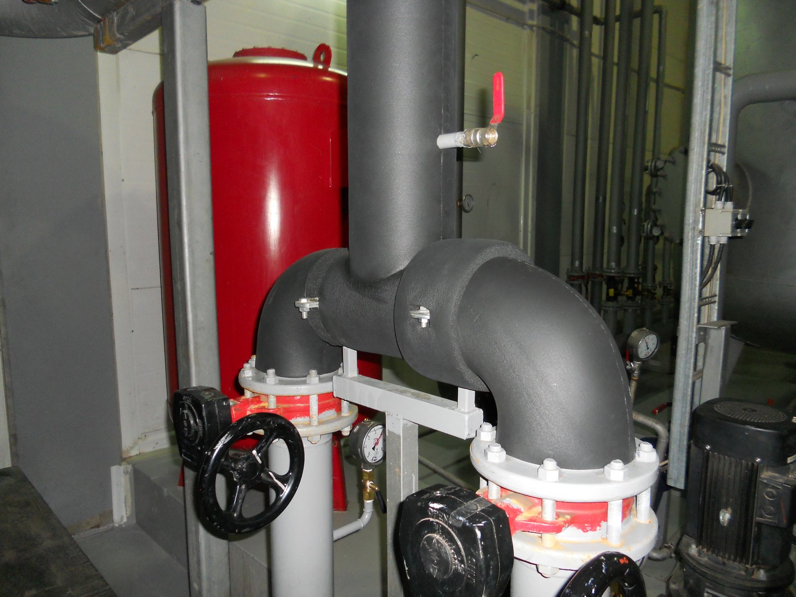 عزل أنابيب بالمطاط